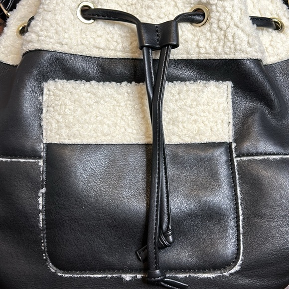 Faux Fur & Leather Crossbody Bucket Bag - Picture 2 of 7